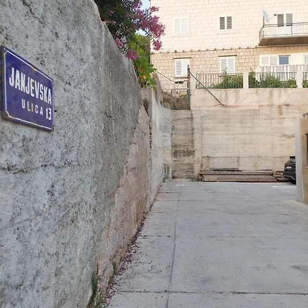 Perina - Free Parking Dubrownik